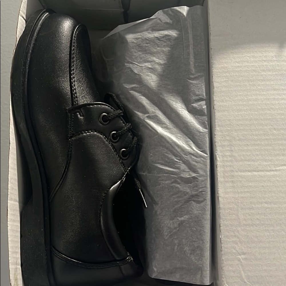 Boys black dress shoe size 4